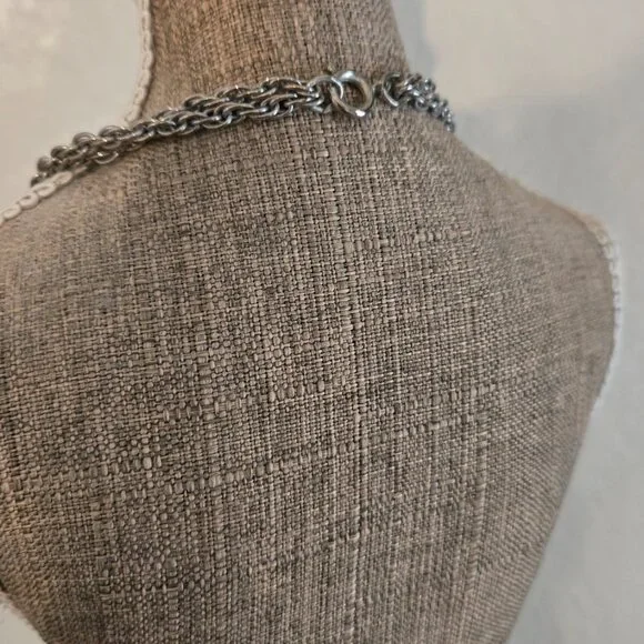 Ornate Necklace -EUC - Picture 3 of 3